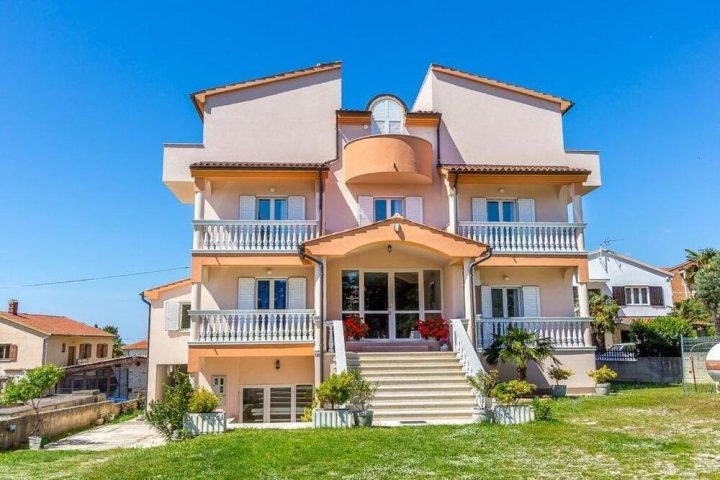 Hotel for sale 1000 m² – Pula