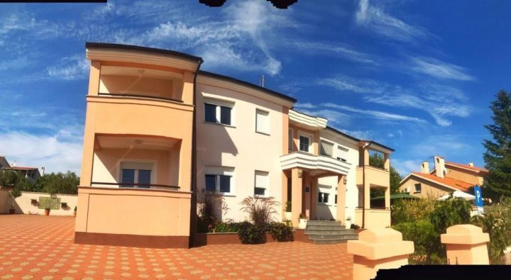 Hotel na sprzedaż 504 m² – Vinkuran