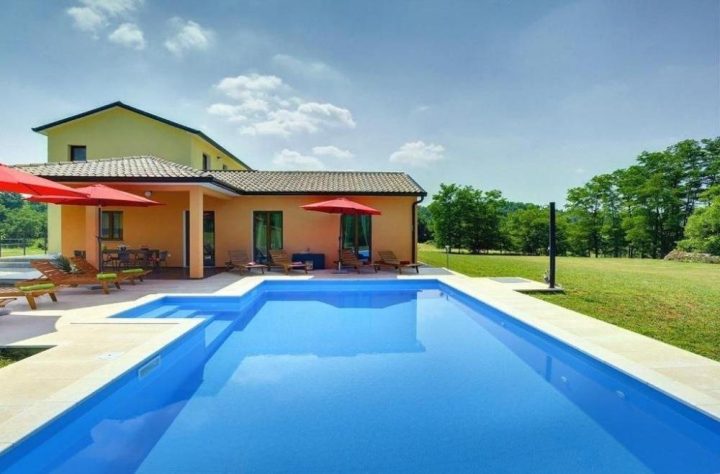 Kuća na prodaju 280 m² – Tinjan
