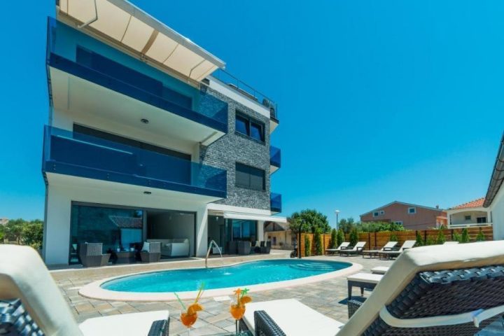 Hotel à vendre 550 m² – Vir