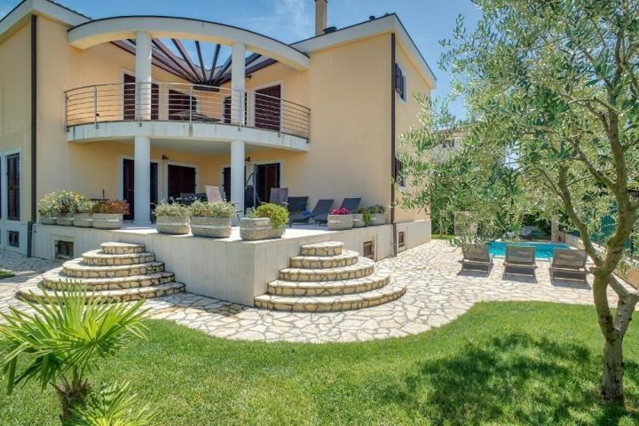 Kuća na prodaju 350 m² – Medulin