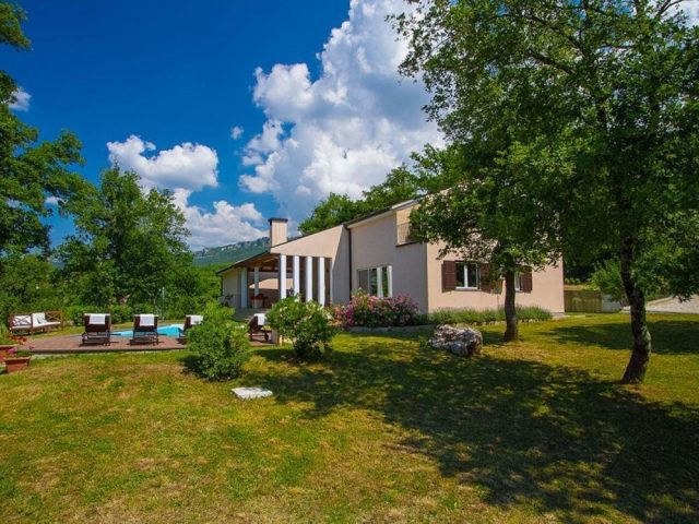 Kuća na prodaju 285 m² – Buzet