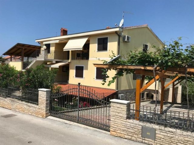 Hotel for sale 450 m² – Pješčana Uvala