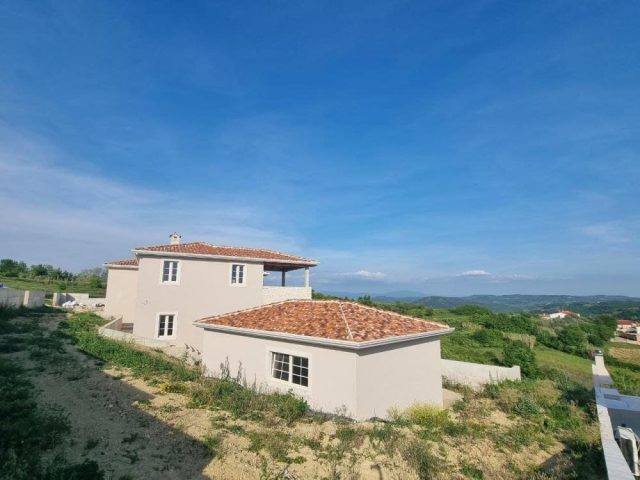 Kuća na prodaju 300 m² – Vižinada