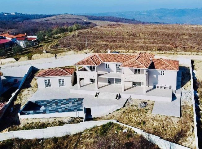 Kuća na prodaju 300 m² – Vižinada