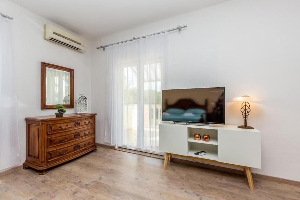 Hotel For sale - Primorsko-goranska Malinska-Dubašnica