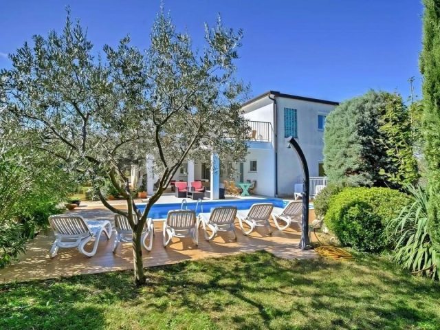 Hotel zu verkaufen 380 m² – Umag