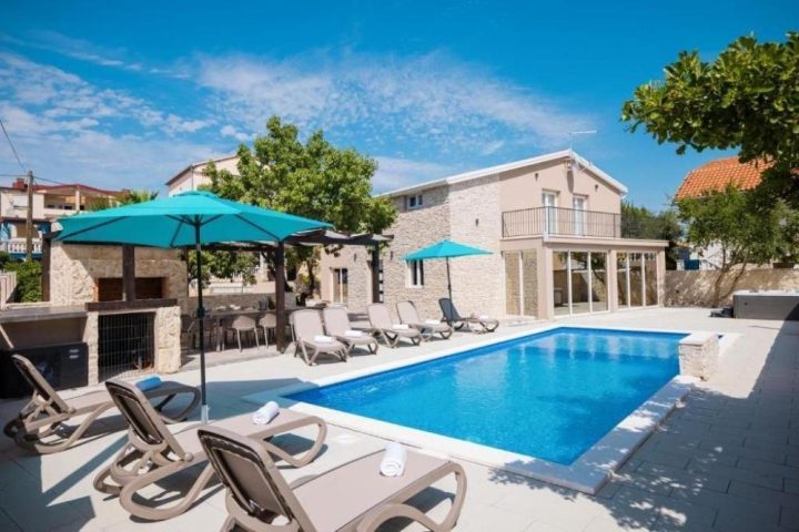 Maison à vendre 280 m² – Vir