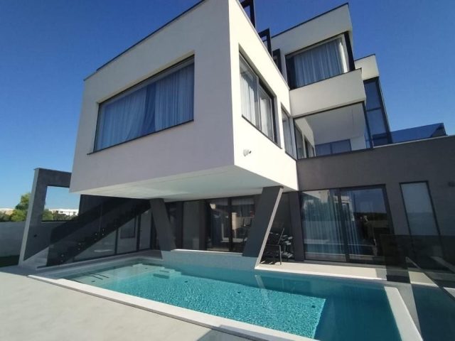 Kuća na prodaju 420 m² – Medulin