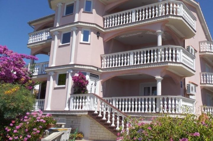 Hotel à vendre 570 m² – Vir
