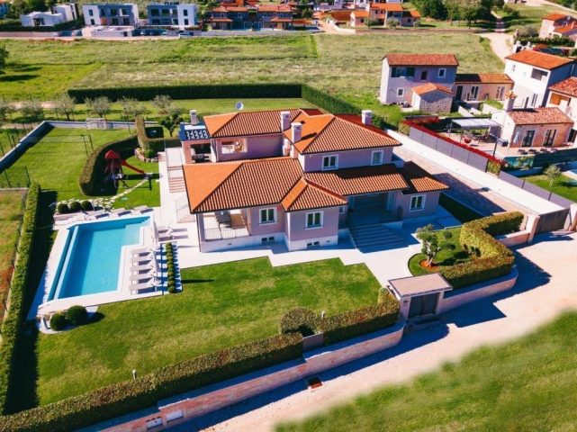 Dom na predaj 400 m² – Deklići