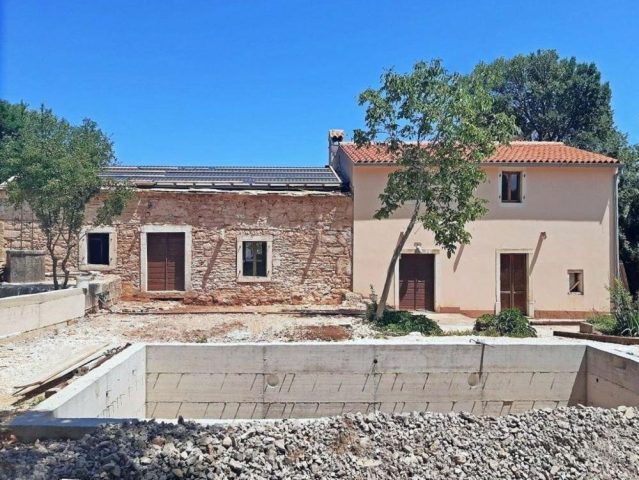 Kuća na prodaju 240 m² – Barban
