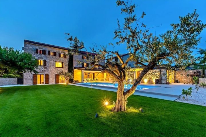 Kuća na prodaju 350 m² – Brtonigla