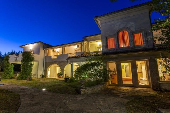 Kuća na prodaju 555 m² – Rakalj