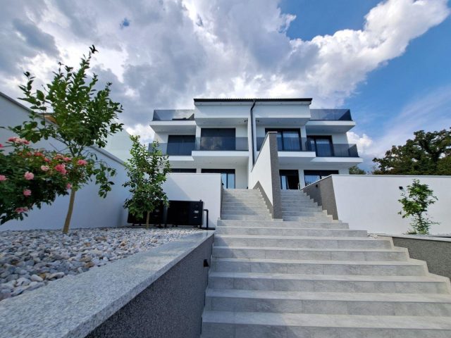 Kuća na prodaju 450 m² – Lovran