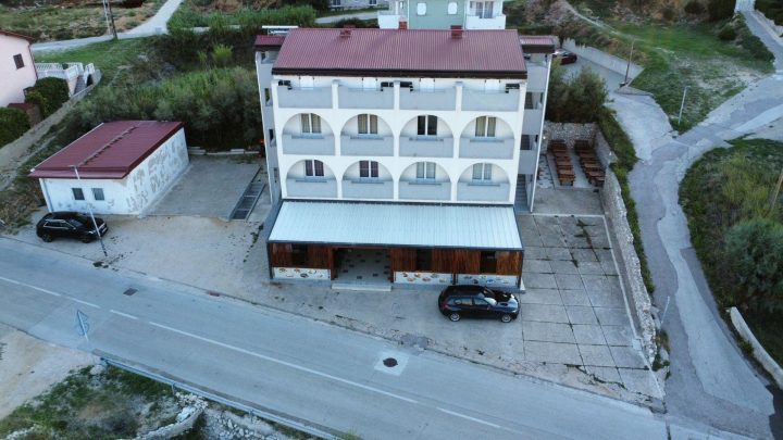 Hotel na prodej 750 m² – Pag