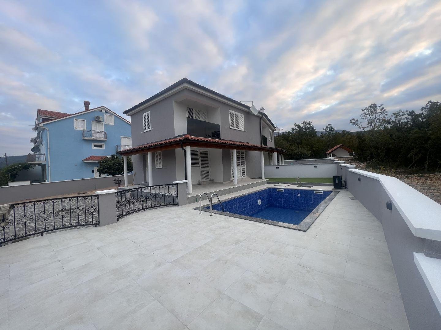 Hiša Na predaj - Primorsko-goranska Crikvenica - foto 1/7