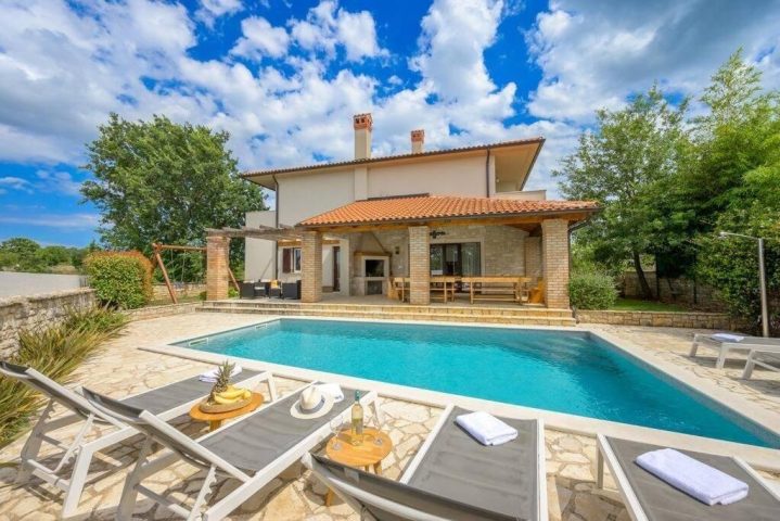 Kuća na prodaju 250 m² – Bale