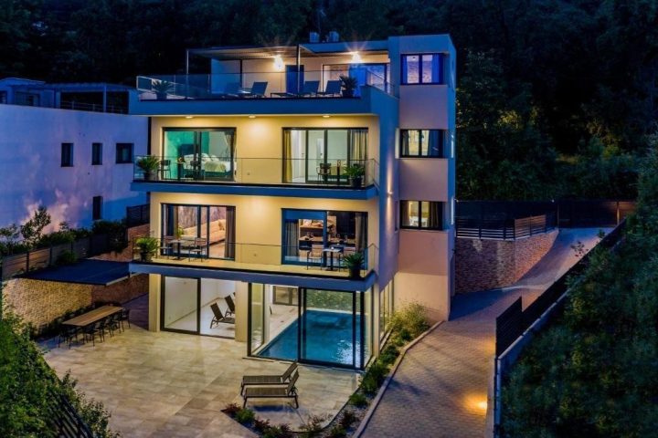 Kuća na prodaju 400 m² – Oprić