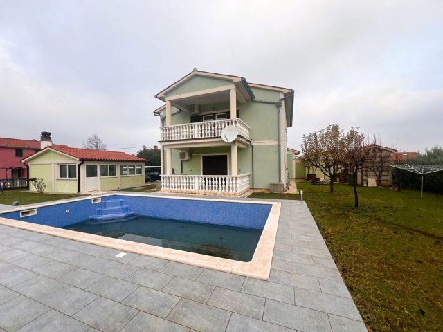 Kuća na prodaju 250 m² – Labin