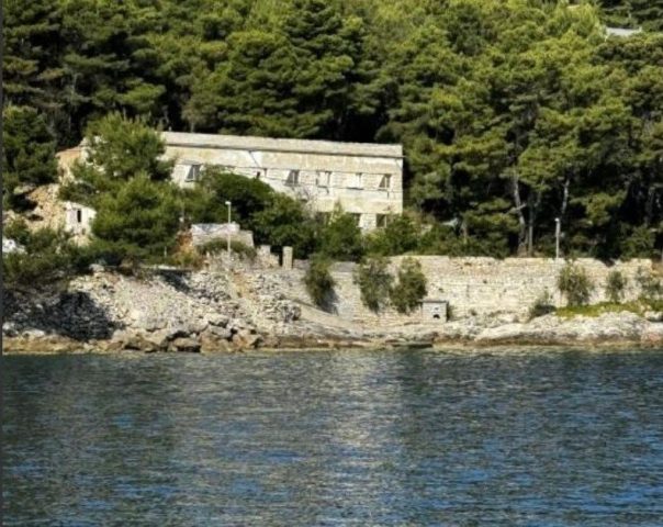 Hotel zu verkaufen 496 m² – Šolta