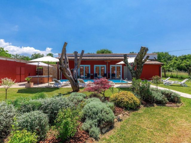 Kuća na prodaju 382 m² – Buje