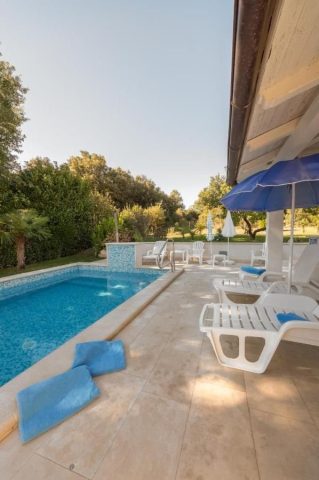 Hotel for sale 530 m² – Pješčana Uvala