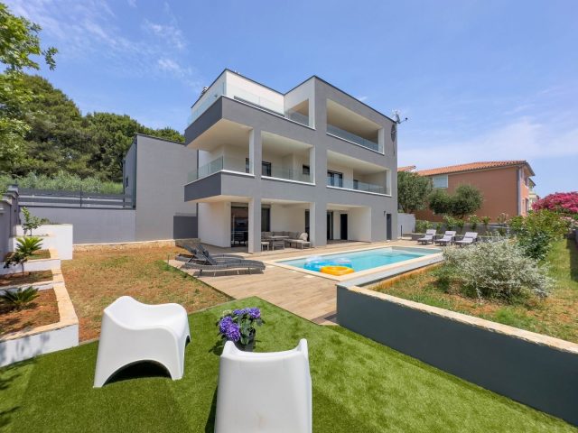 Kuća na prodaju 277 m² – Medulin