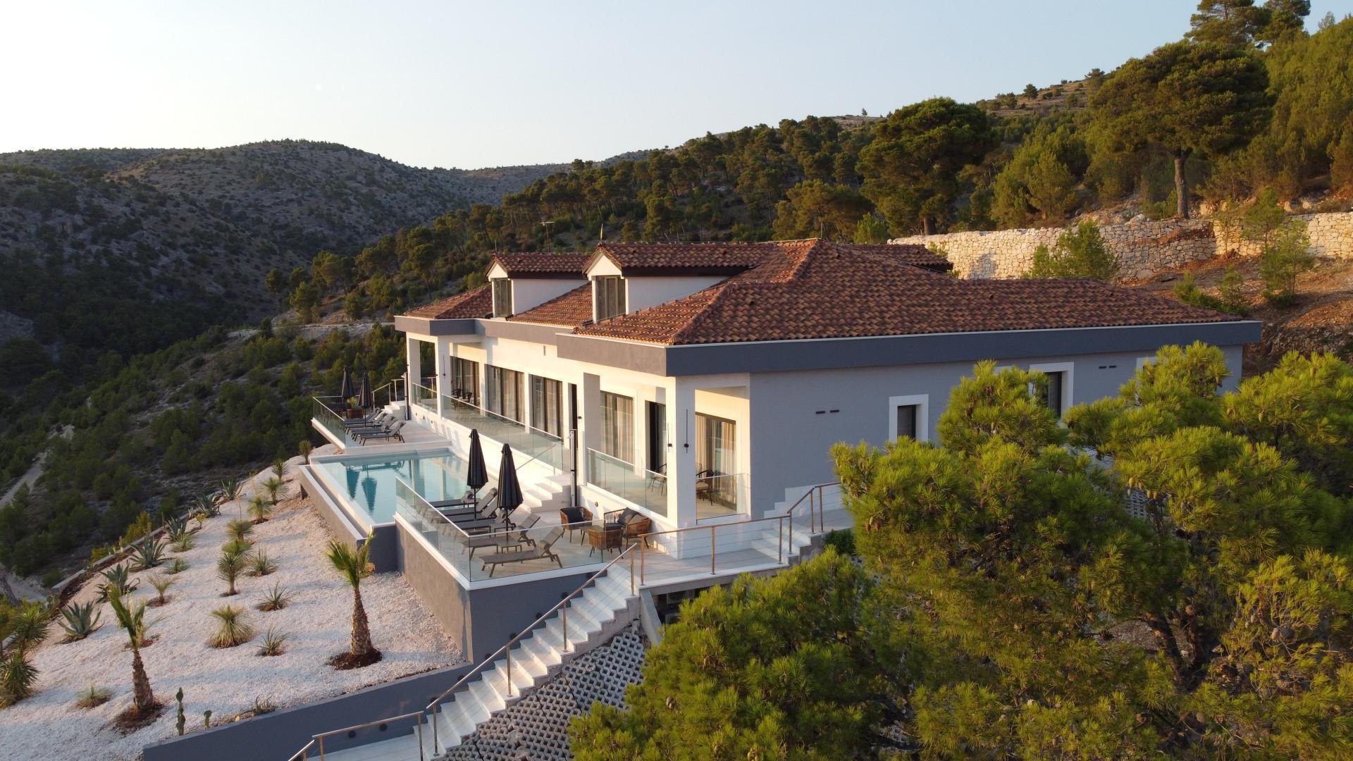 Kuća Na prodaju -  Brač