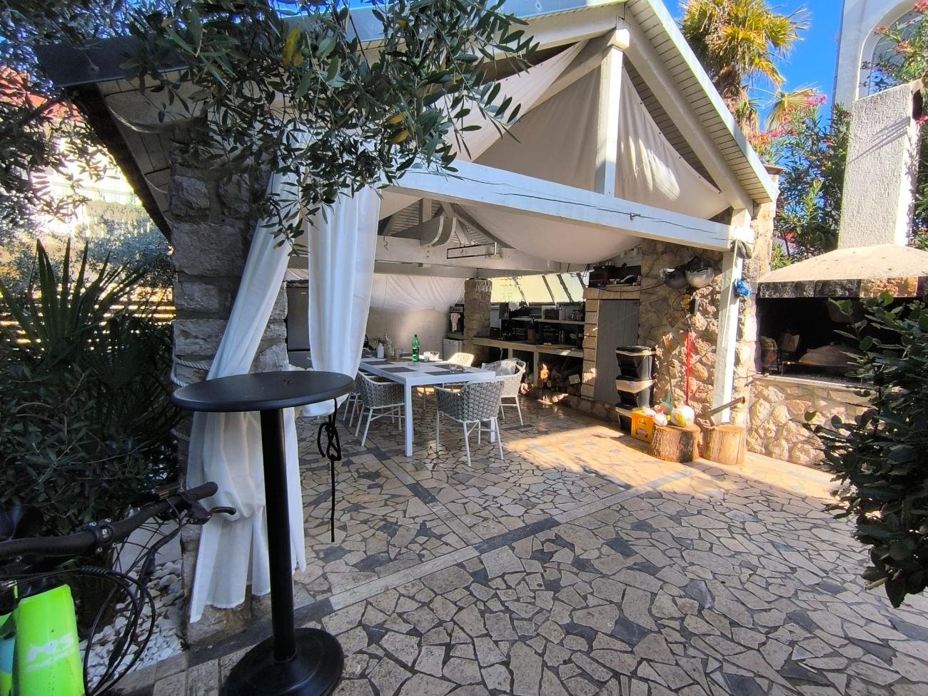 Hotel Na predaj - Primorsko-goranska Malinska-Dubašnica
