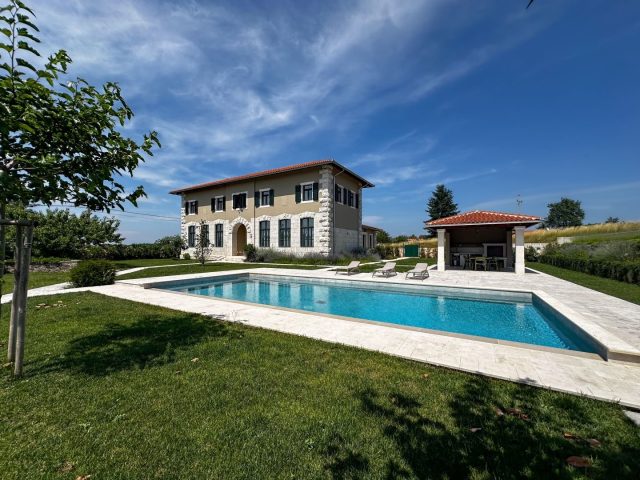 Dům na prodej 282 m² – Poreč
