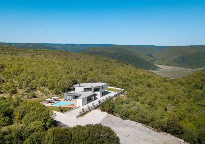 Kuća na prodaju 500 m² – Labin
