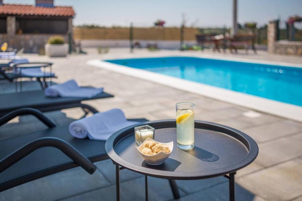 Hiša Na predaj - Šibensko-kninska Rogoznica