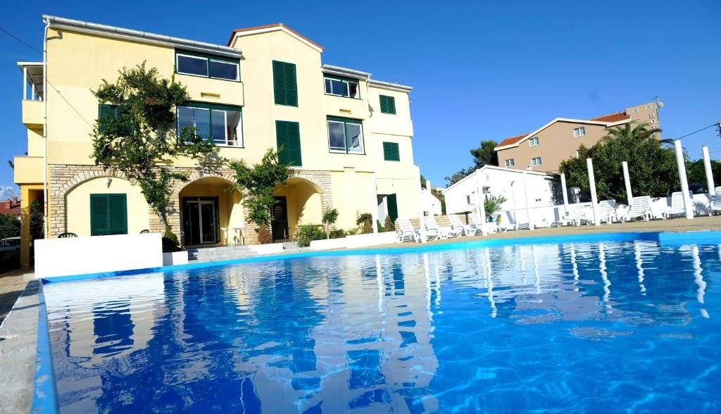 Hotel Na predaj - Ličko-senjska Novalja