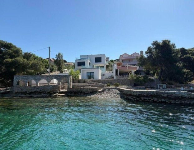 Kuća na prodaju 265 m² – Grohote
