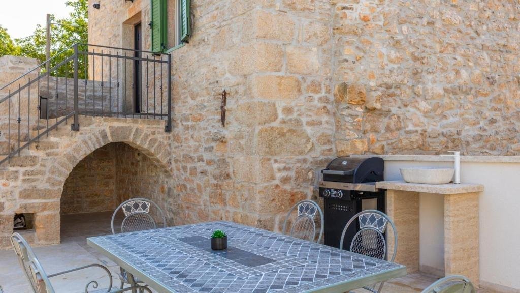 House For sale - Istarska Višnjan