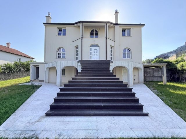 Hiša naprodaj 380 m² – Kastav