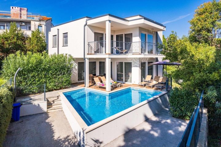 Kuća na prodaju 220 m² – Premantura