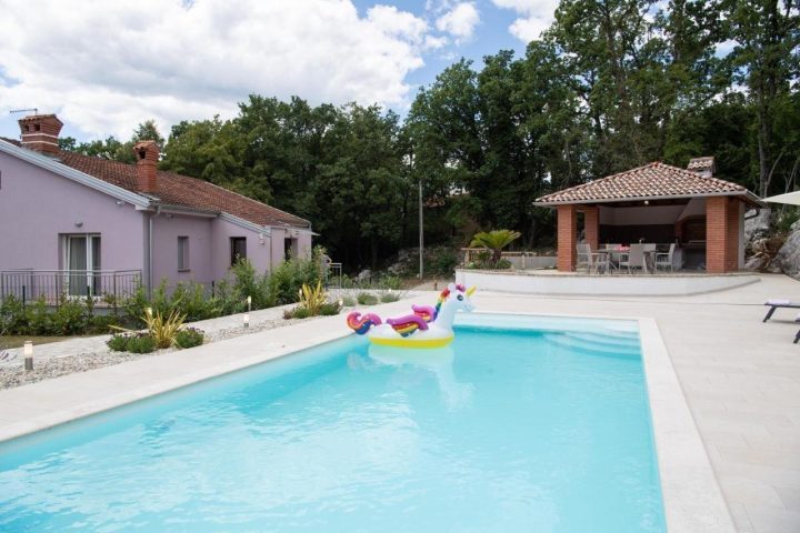 Hiša naprodaj 260 m² – Kastav