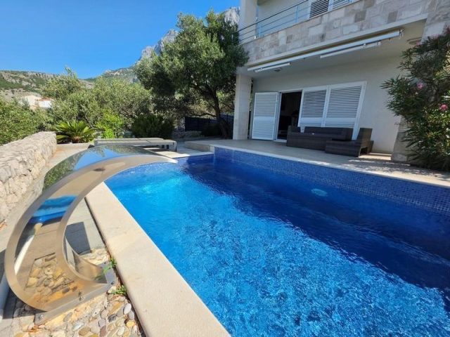 Kuća na prodaju 200 m² – Makarska