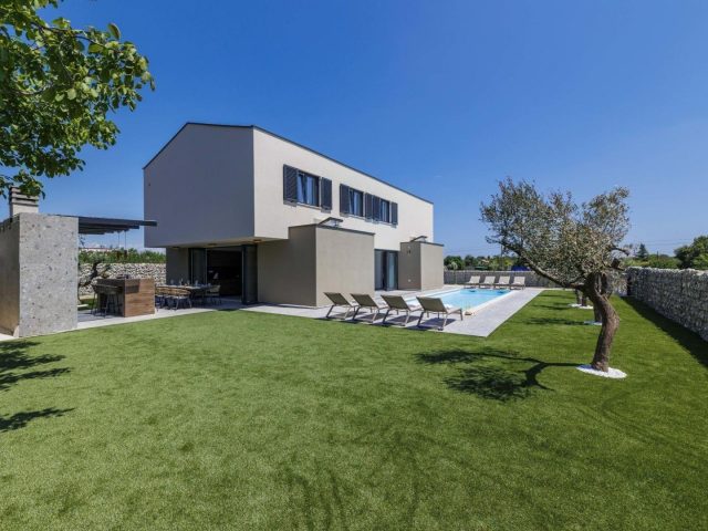 Kuća na prodaju 242 m² – Loborika