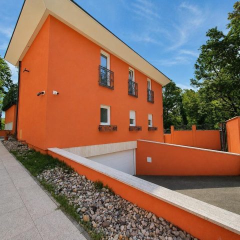 Maison à vendre 675 m² – Remete