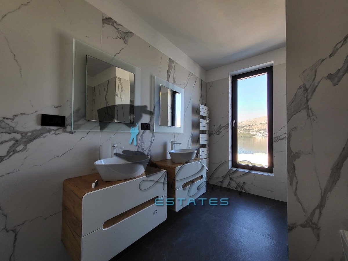 House For sale - Splitsko-dalmatinska Okrug Donji