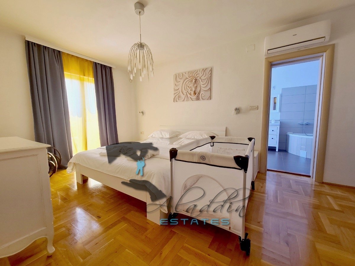 Casa In vendita - Splitsko-dalmatinska Kaštel Štafilić
