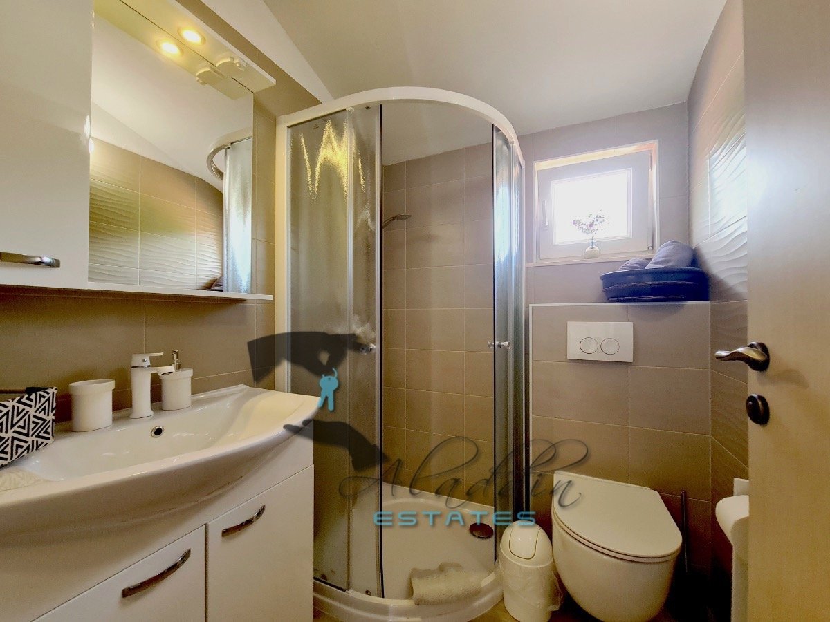 Casa In vendita - Splitsko-dalmatinska Kaštel Štafilić