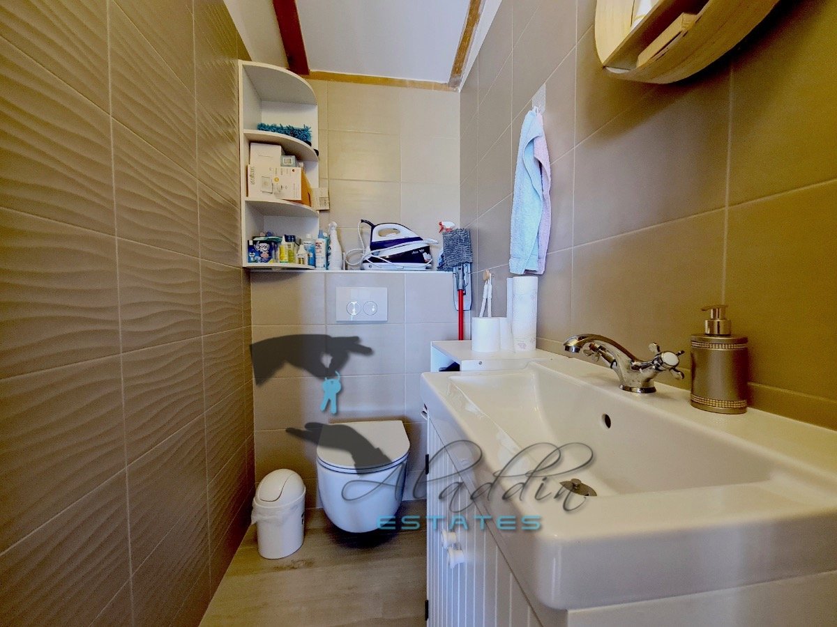 Casa In vendita - Splitsko-dalmatinska Kaštel Štafilić