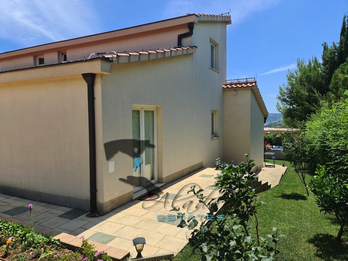 Casa In vendita - Splitsko-dalmatinska Kaštel Štafilić