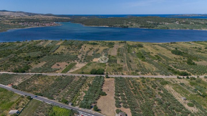 Land for sale 3978 m² – Knin