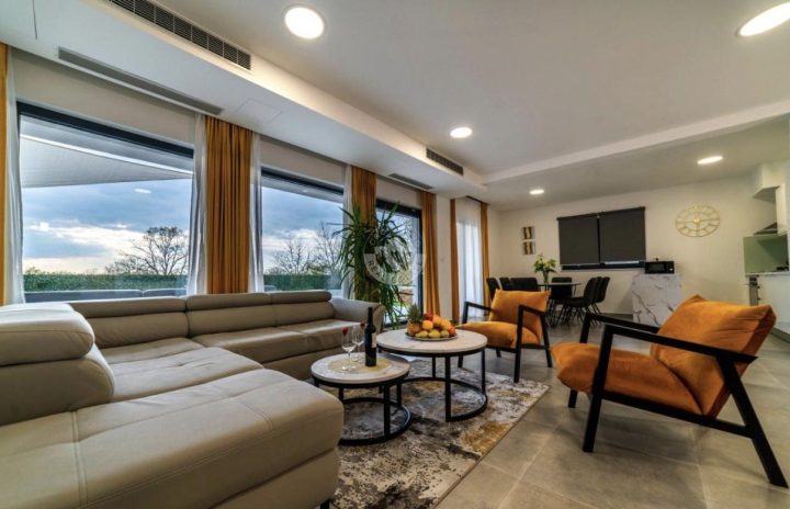 Hiša na predaj 204 m² – Poreč