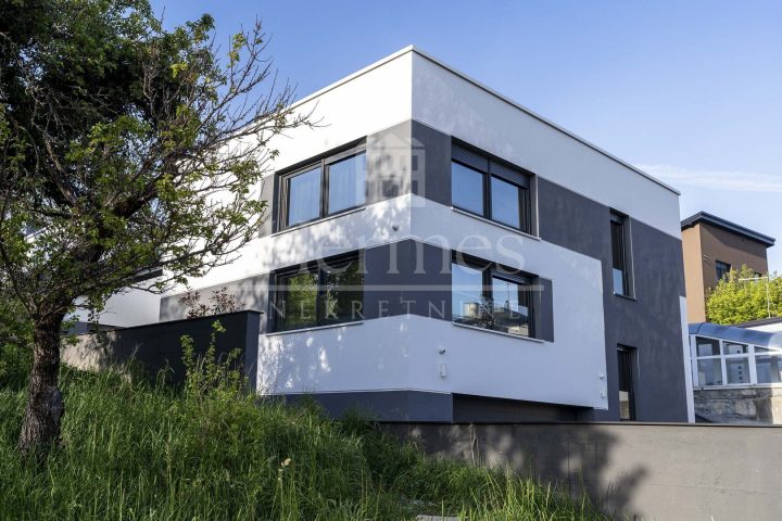 Dom na prenájom 360 m² – Maksimir